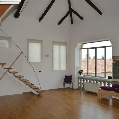 Apartment In Uno Yoga Studio